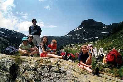 Nosaltres amb el Certascan al fons