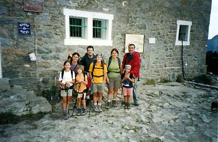Els 8 al refugi de Colomèrs