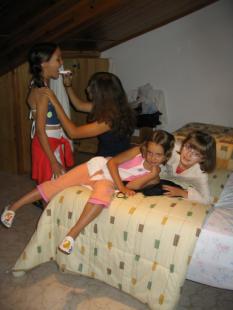 Les quatre "arreglant-se" a la casa rural