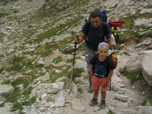 La Marta i el Lluís arribant al port de Ratera