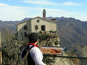 Vistes espectaculars i al santuari es pot dinar